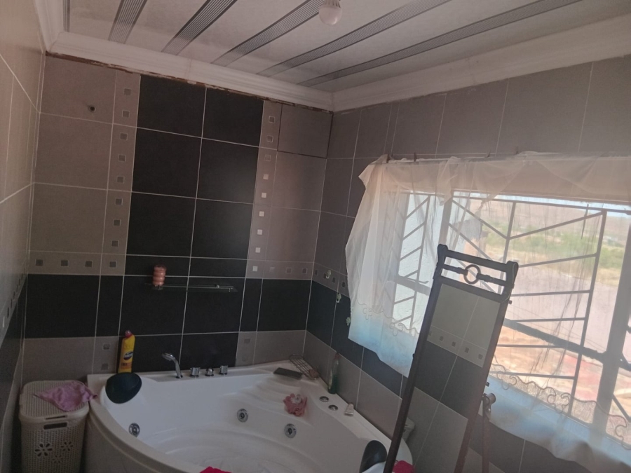 6 Bedroom Property for Sale in Soshanguve M Gauteng