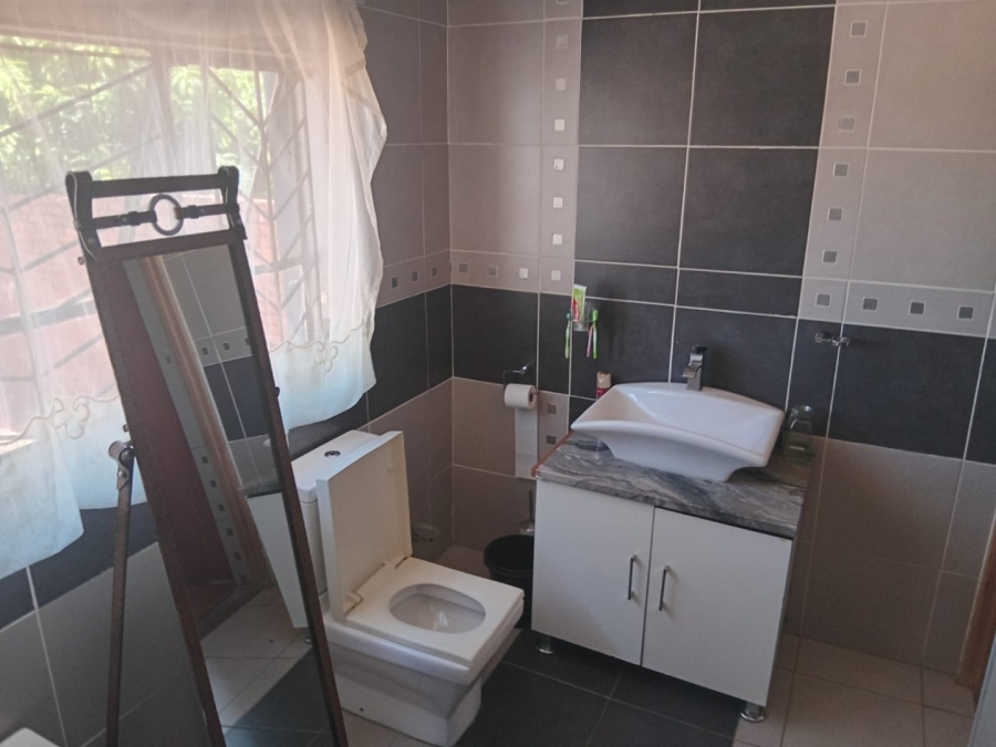 6 Bedroom Property for Sale in Soshanguve M Gauteng