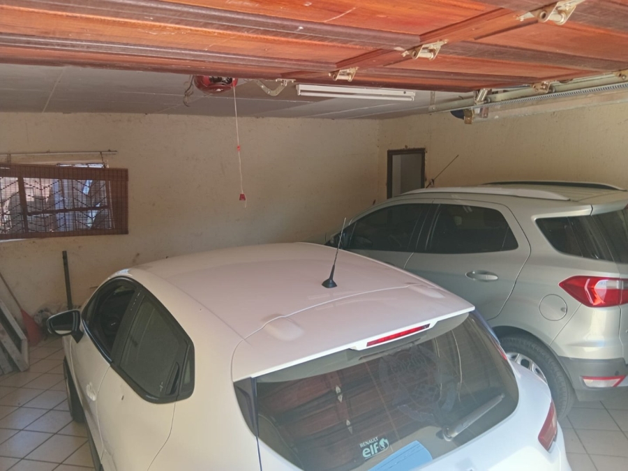 6 Bedroom Property for Sale in Soshanguve M Gauteng