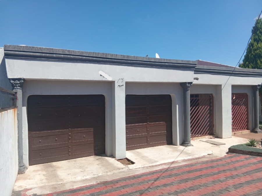 6 Bedroom Property for Sale in Soshanguve M Gauteng