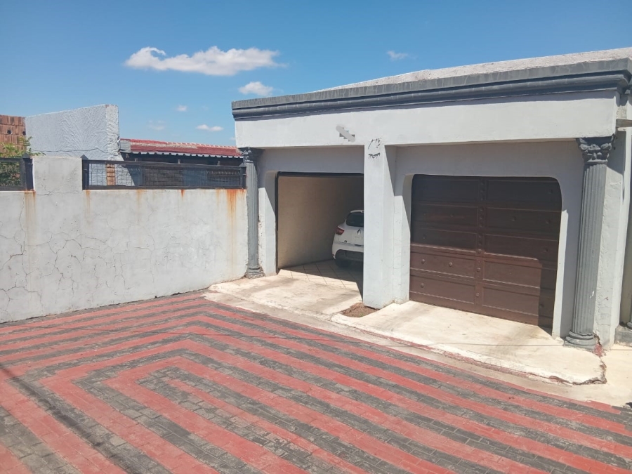 6 Bedroom Property for Sale in Soshanguve M Gauteng