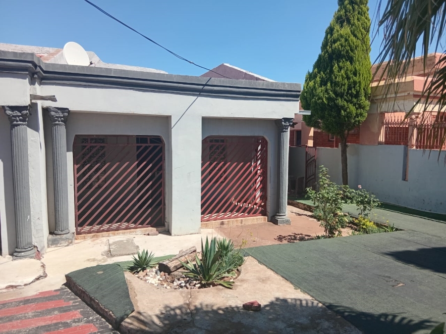 6 Bedroom Property for Sale in Soshanguve M Gauteng