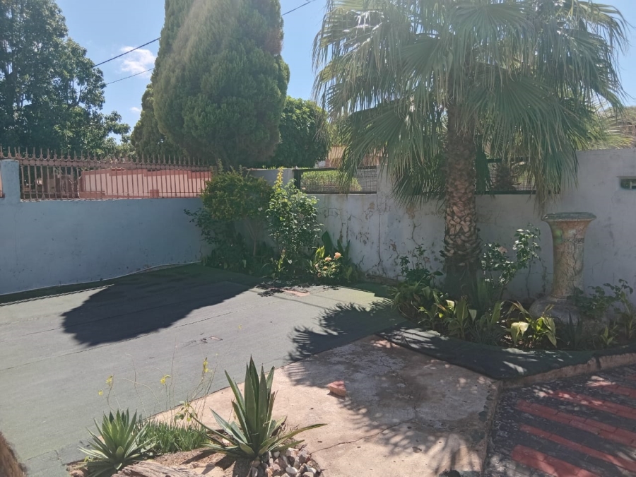 6 Bedroom Property for Sale in Soshanguve M Gauteng