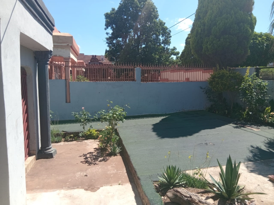 6 Bedroom Property for Sale in Soshanguve M Gauteng