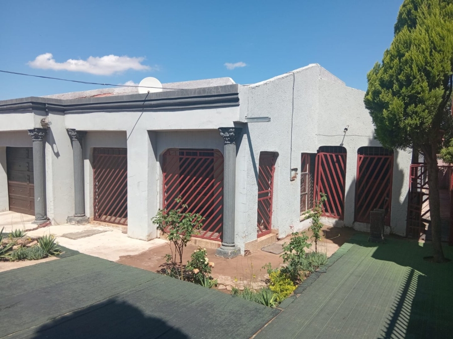 6 Bedroom Property for Sale in Soshanguve M Gauteng