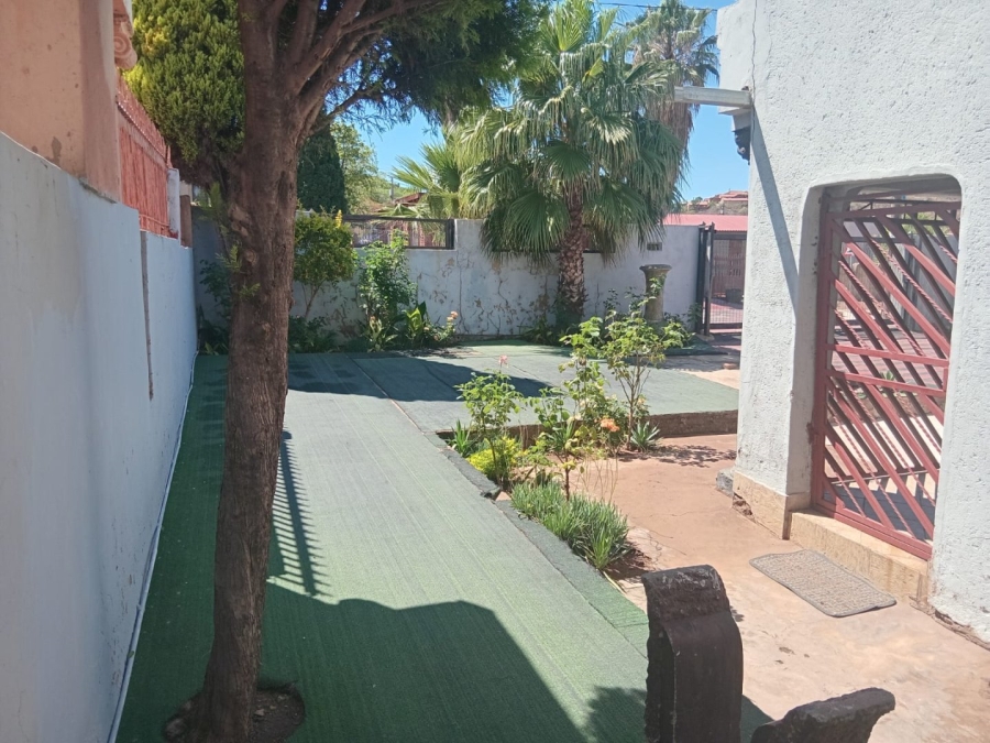6 Bedroom Property for Sale in Soshanguve M Gauteng