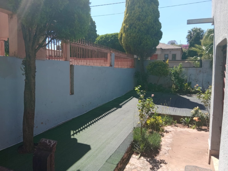 6 Bedroom Property for Sale in Soshanguve M Gauteng