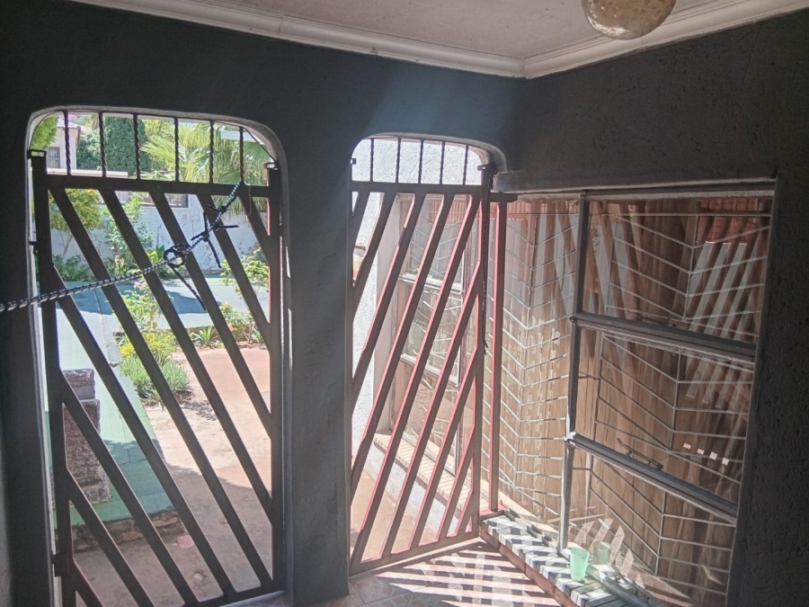 6 Bedroom Property for Sale in Soshanguve M Gauteng
