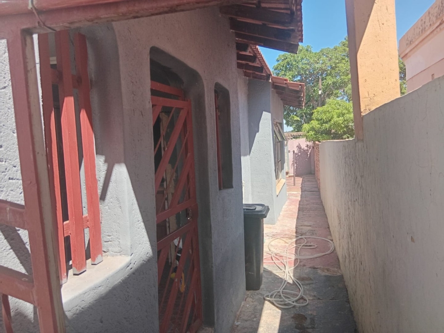 6 Bedroom Property for Sale in Soshanguve M Gauteng
