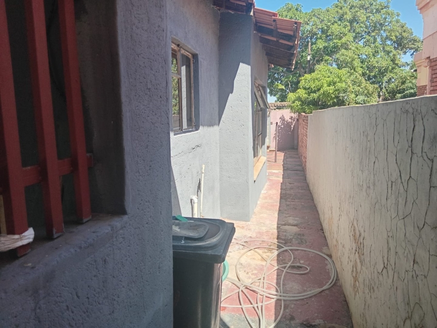 6 Bedroom Property for Sale in Soshanguve M Gauteng