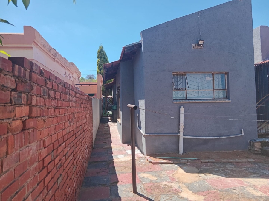 6 Bedroom Property for Sale in Soshanguve M Gauteng