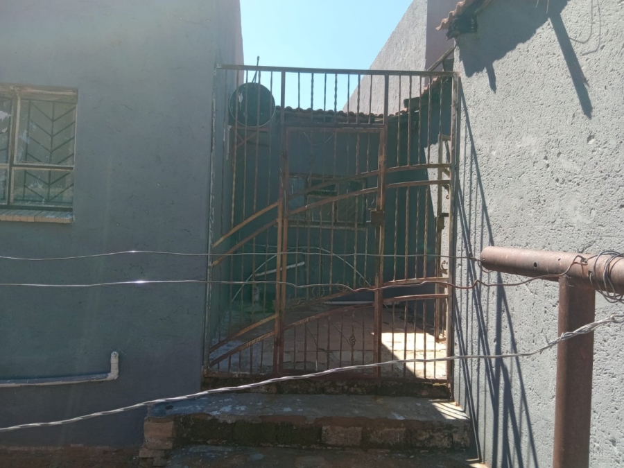 6 Bedroom Property for Sale in Soshanguve M Gauteng