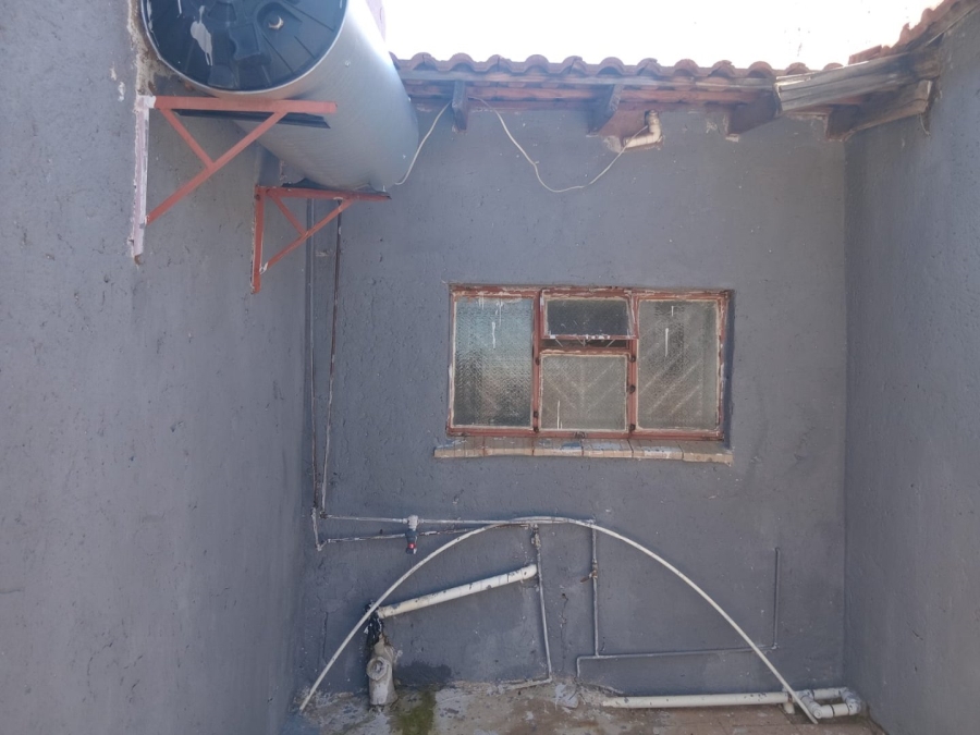 6 Bedroom Property for Sale in Soshanguve M Gauteng