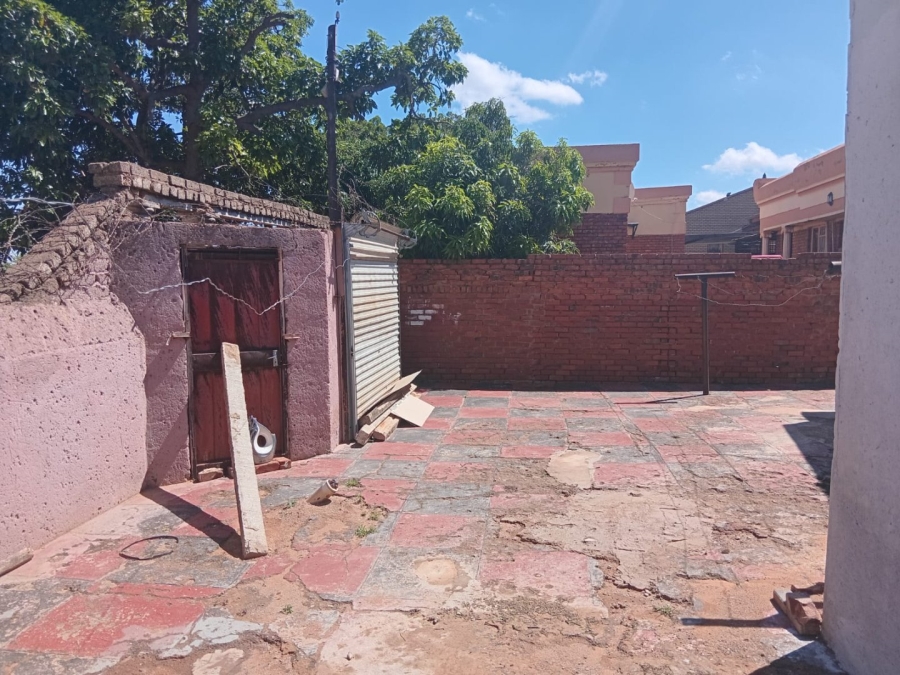 6 Bedroom Property for Sale in Soshanguve M Gauteng