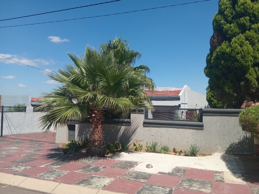 6 Bedroom Property for Sale in Soshanguve M Gauteng