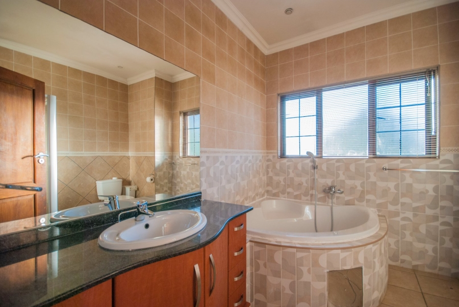 5 Bedroom Property for Sale in Midstream Estate Gauteng