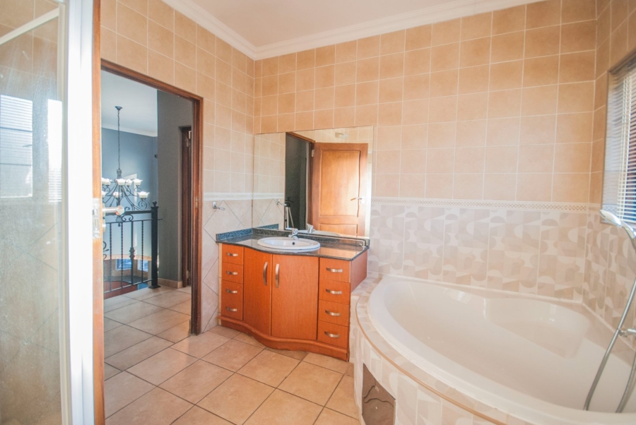 5 Bedroom Property for Sale in Midstream Estate Gauteng