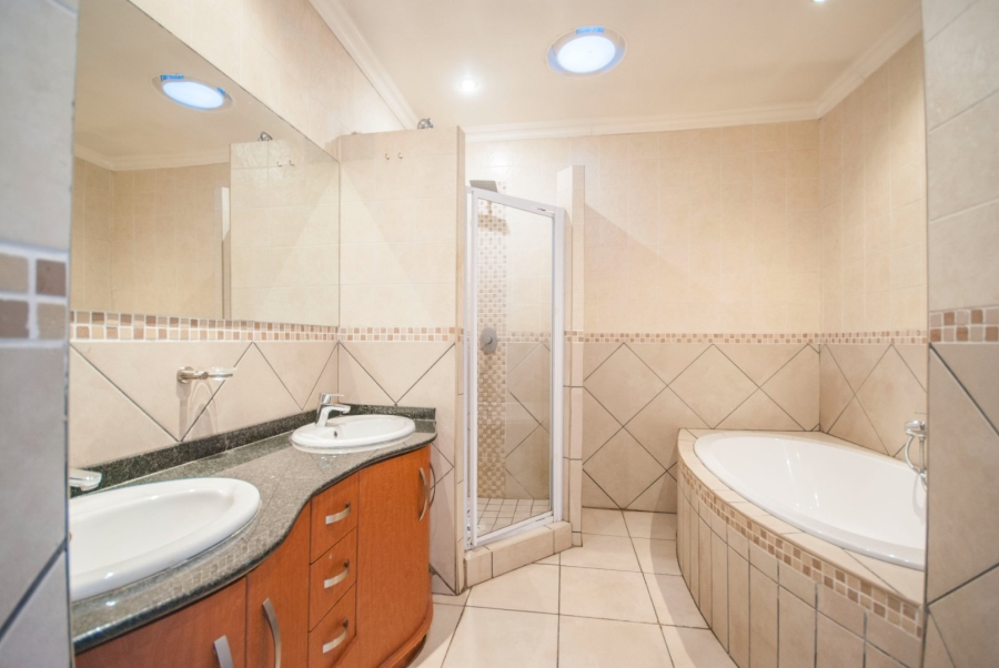 5 Bedroom Property for Sale in Midstream Estate Gauteng