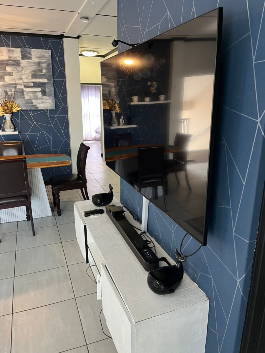 To Let 3 Bedroom Property for Rent in Waterfall Gauteng