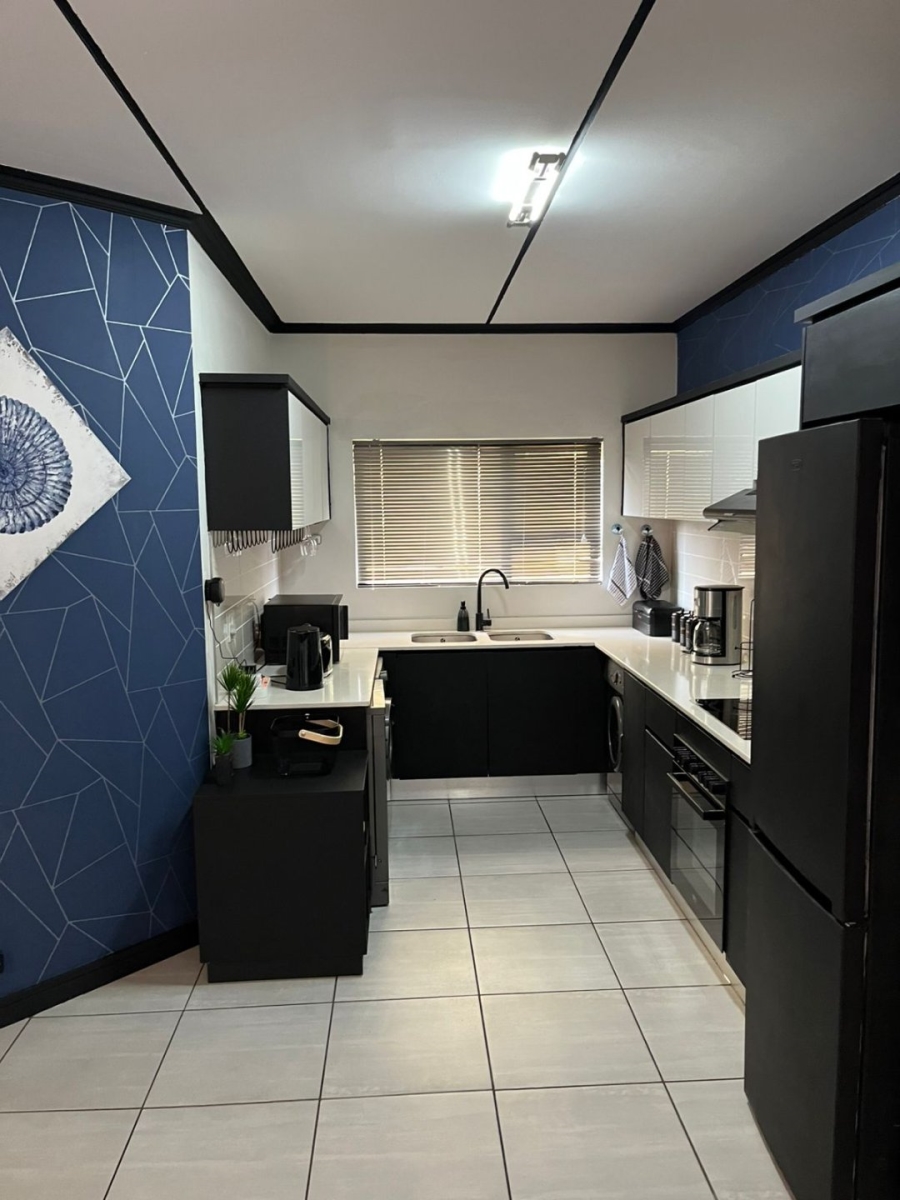 To Let 3 Bedroom Property for Rent in Waterfall Gauteng