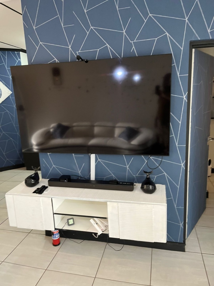 To Let 3 Bedroom Property for Rent in Waterfall Gauteng