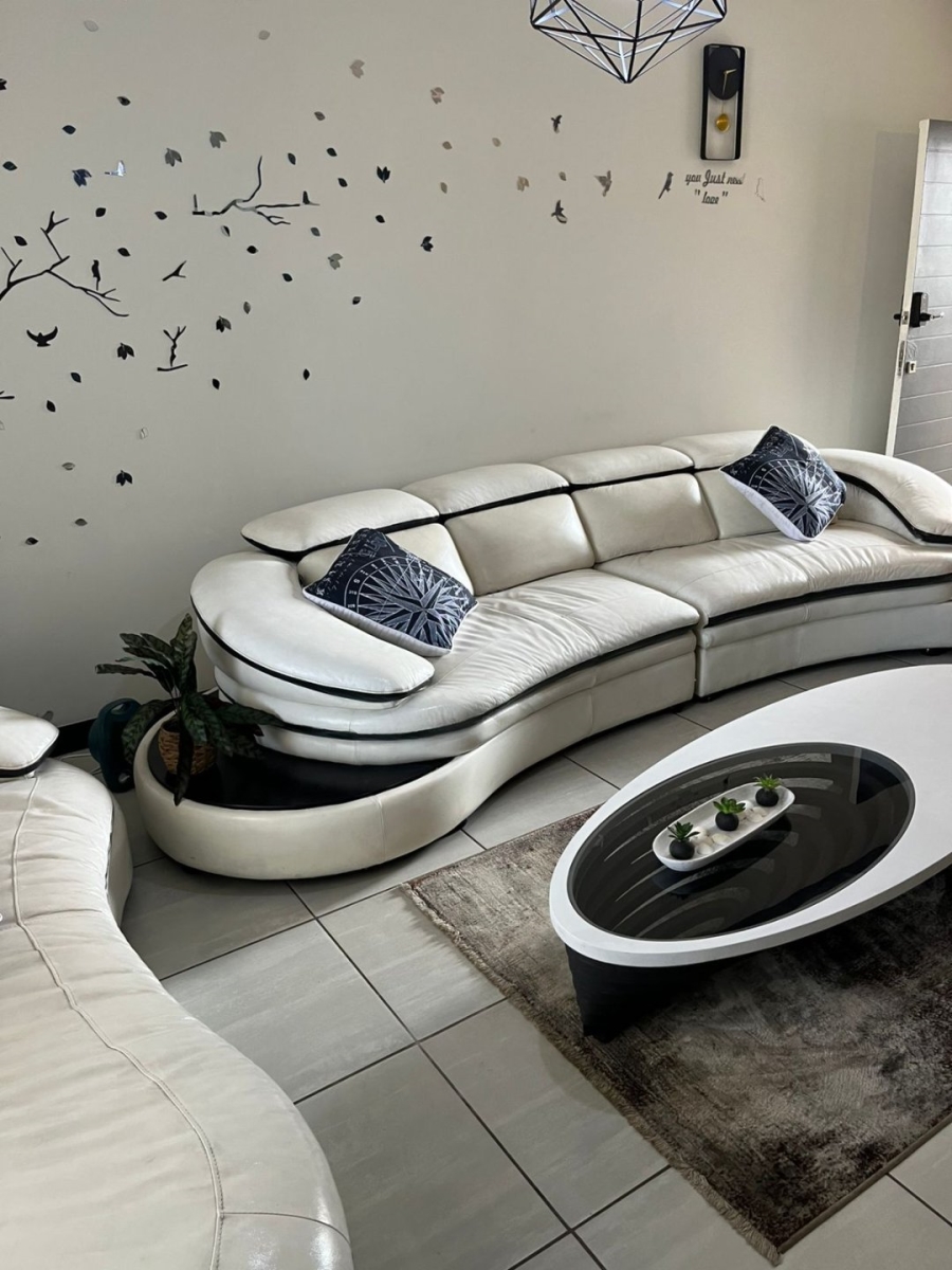 To Let 3 Bedroom Property for Rent in Waterfall Gauteng