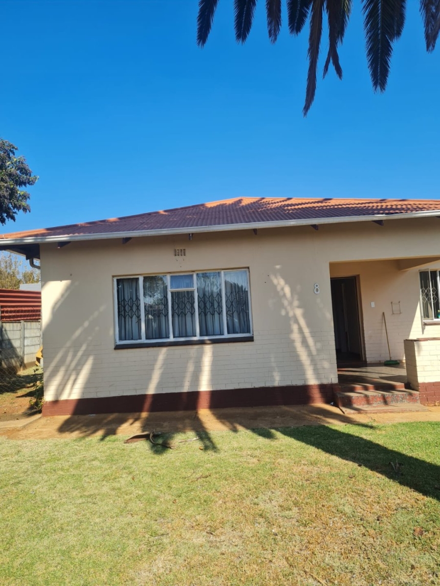 7 Bedroom Property for Sale in Westonaria Gauteng