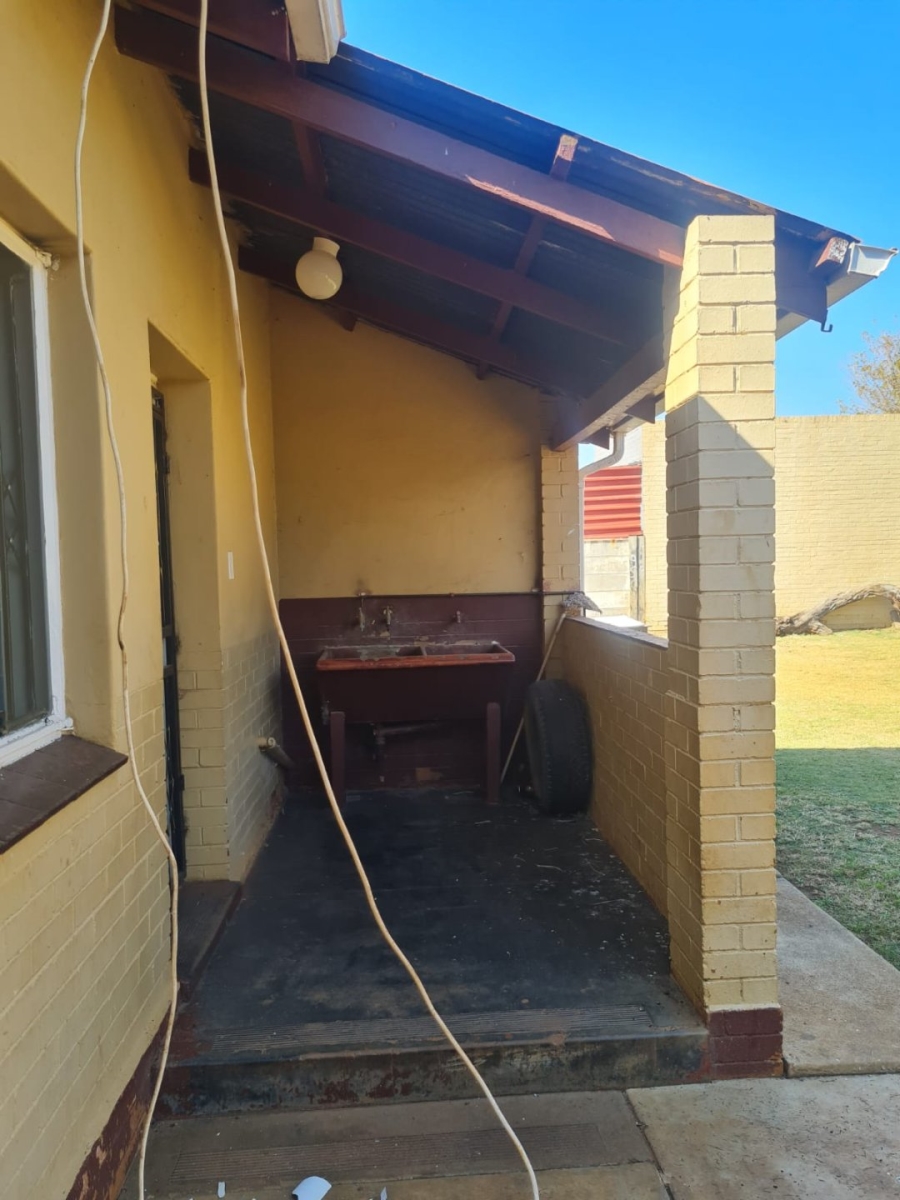 7 Bedroom Property for Sale in Westonaria Gauteng