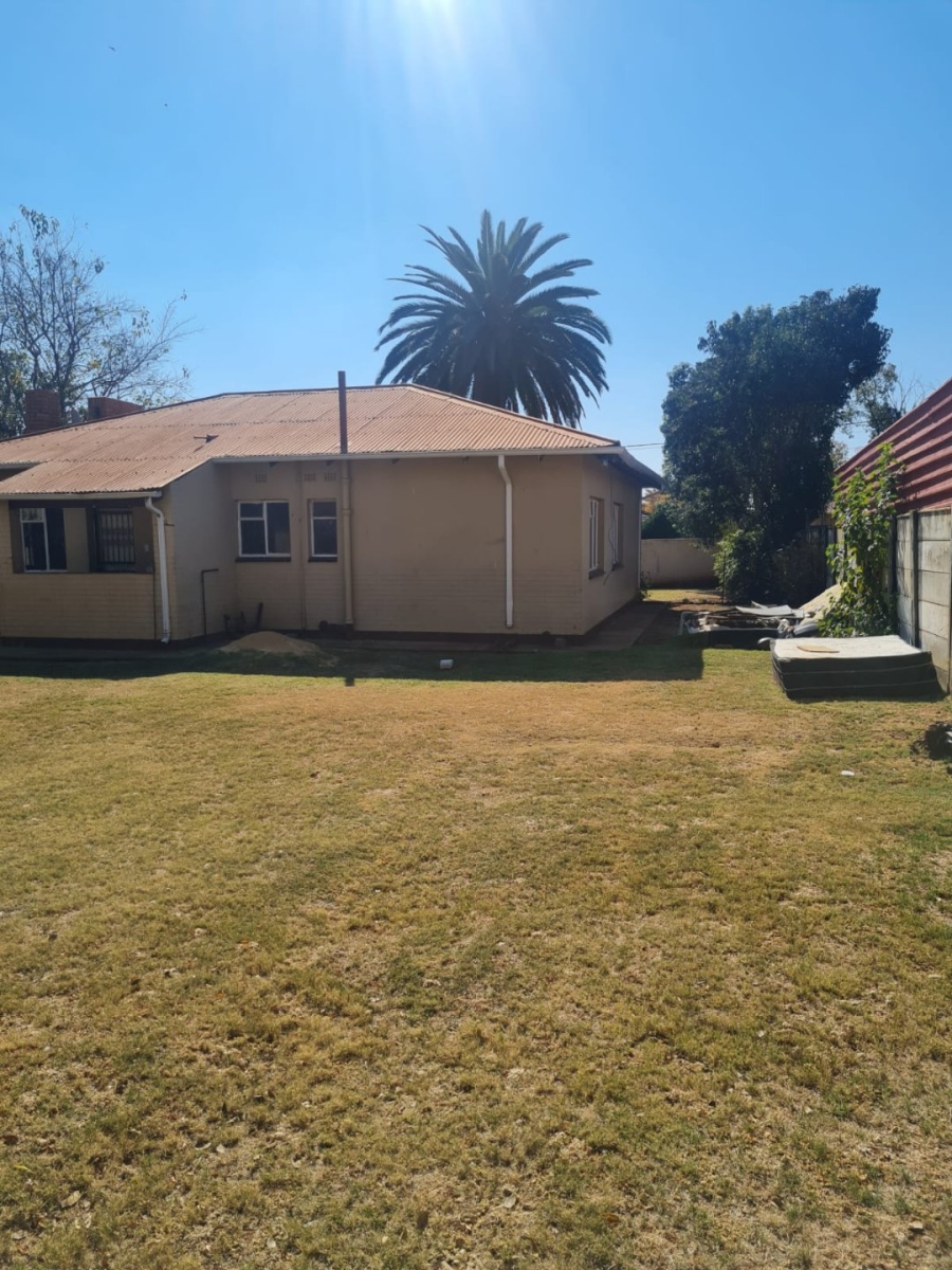 7 Bedroom Property for Sale in Westonaria Gauteng