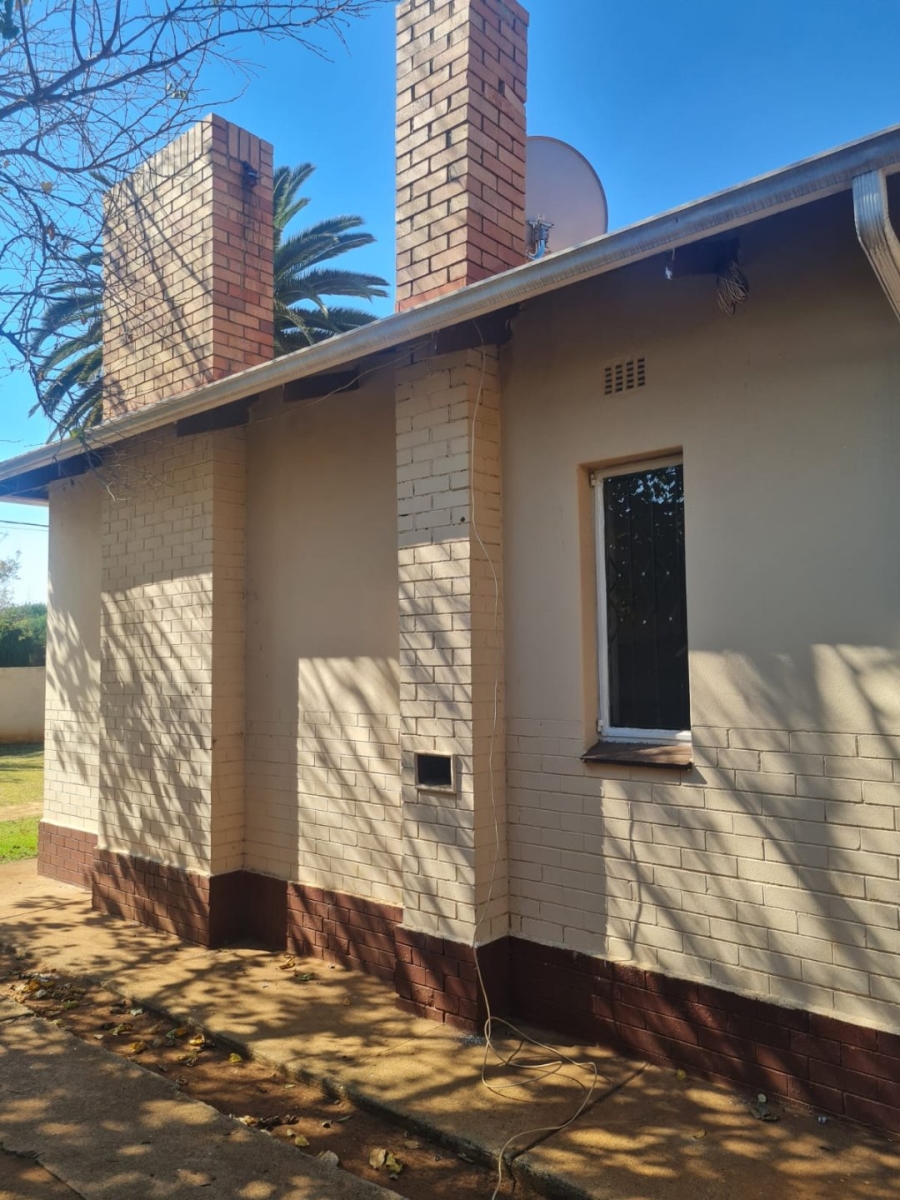 7 Bedroom Property for Sale in Westonaria Gauteng