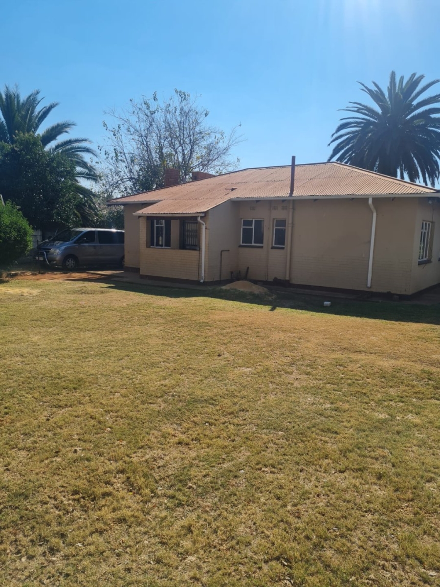 7 Bedroom Property for Sale in Westonaria Gauteng