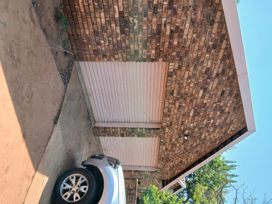 5 Bedroom Property for Sale in The Orchards Gauteng