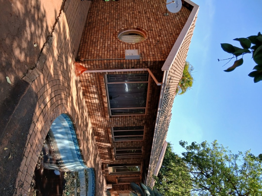 5 Bedroom Property for Sale in The Orchards Gauteng