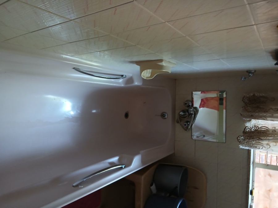 5 Bedroom Property for Sale in The Orchards Gauteng