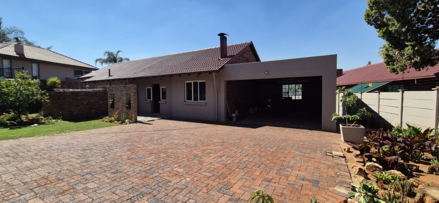 3 Bedroom Property for Sale in Rooihuiskraal Gauteng