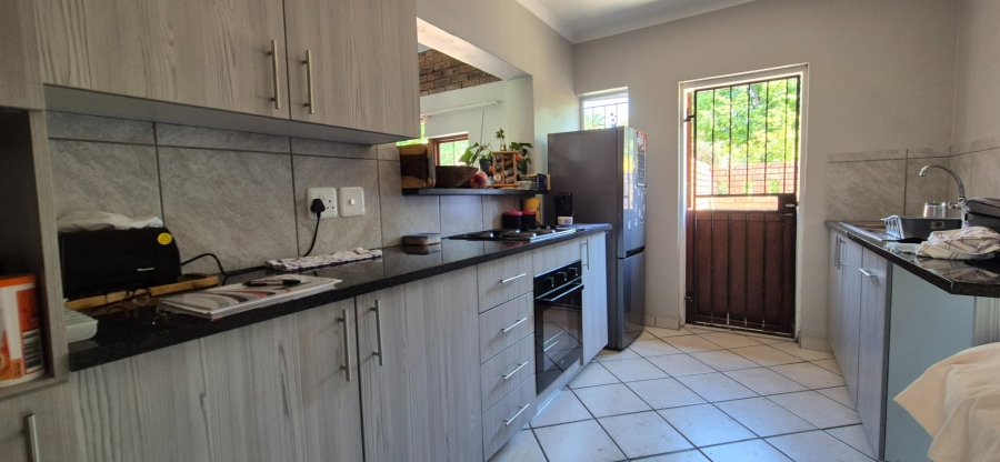 3 Bedroom Property for Sale in Rooihuiskraal Gauteng