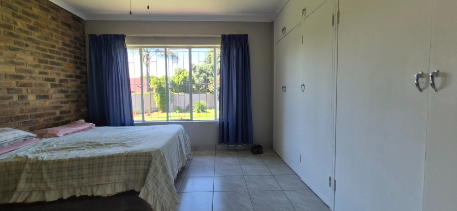 3 Bedroom Property for Sale in Rooihuiskraal Gauteng
