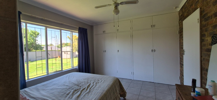 3 Bedroom Property for Sale in Rooihuiskraal Gauteng