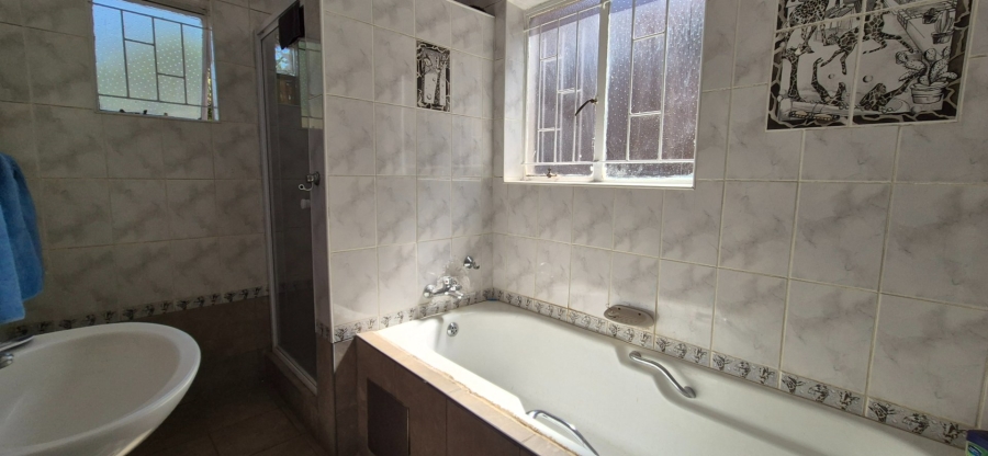 3 Bedroom Property for Sale in Rooihuiskraal Gauteng