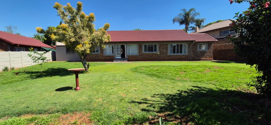 3 Bedroom Property for Sale in Rooihuiskraal Gauteng