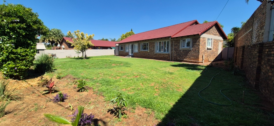 3 Bedroom Property for Sale in Rooihuiskraal Gauteng