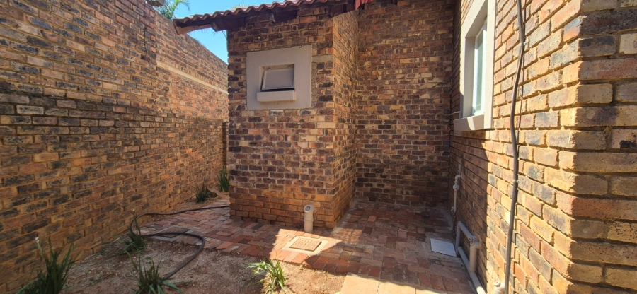 3 Bedroom Property for Sale in Rooihuiskraal Gauteng