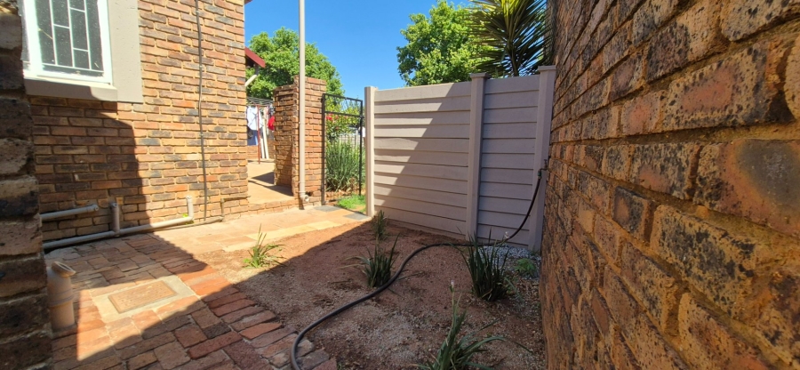 3 Bedroom Property for Sale in Rooihuiskraal Gauteng