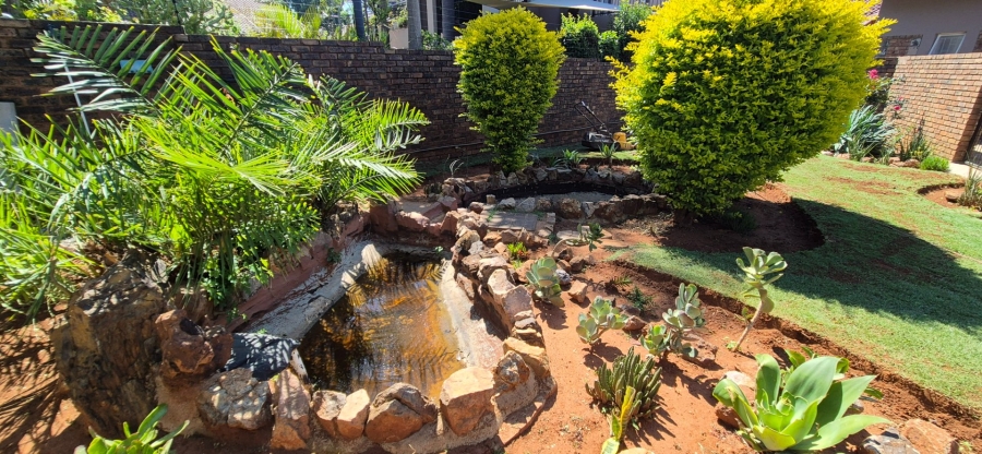 3 Bedroom Property for Sale in Rooihuiskraal Gauteng