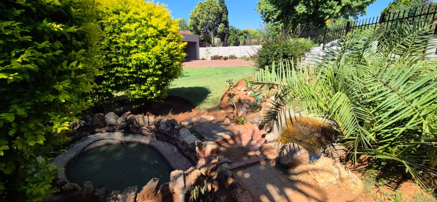3 Bedroom Property for Sale in Rooihuiskraal Gauteng