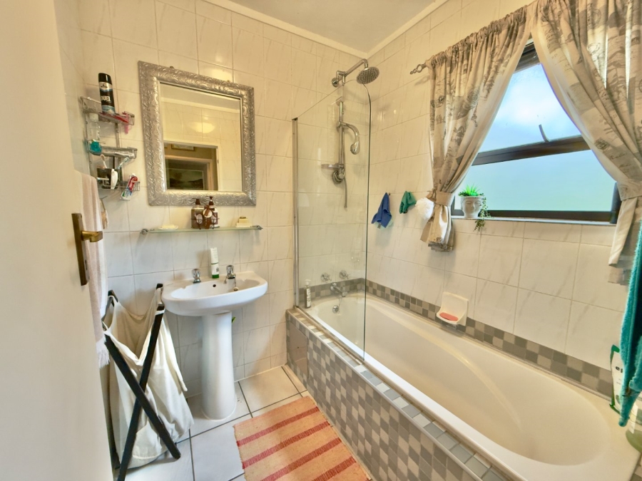 To Let 3 Bedroom Property for Rent in New Market Park Gauteng