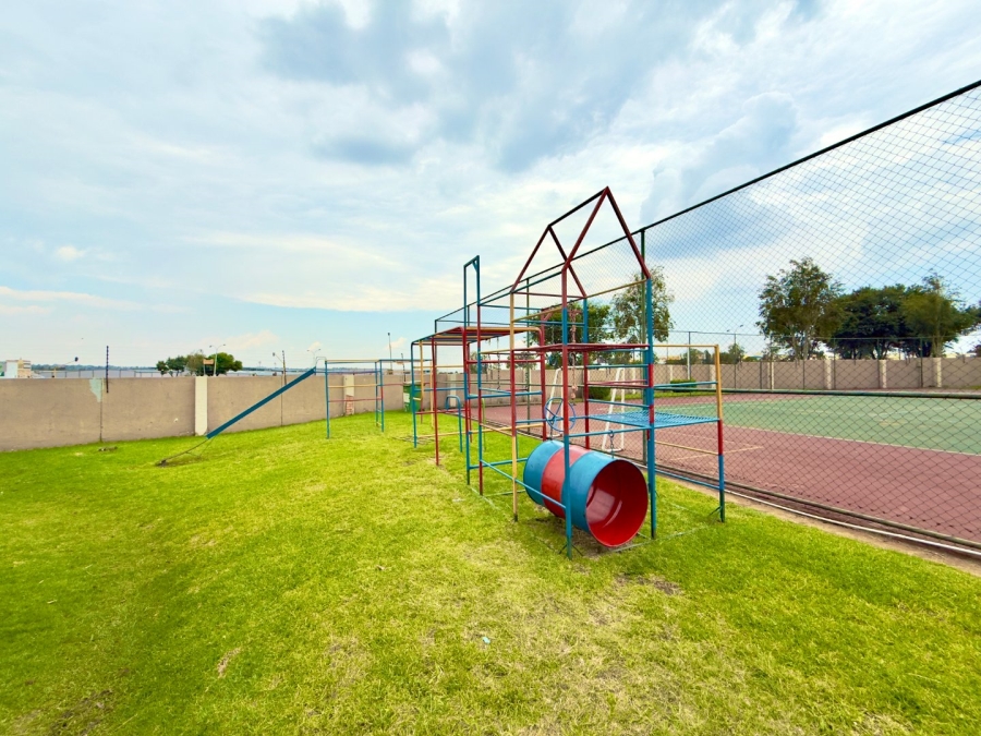 To Let 3 Bedroom Property for Rent in New Market Park Gauteng