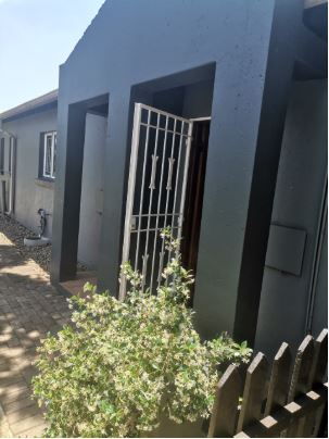 2 Bedroom Property for Sale in Greenstone Hill Gauteng