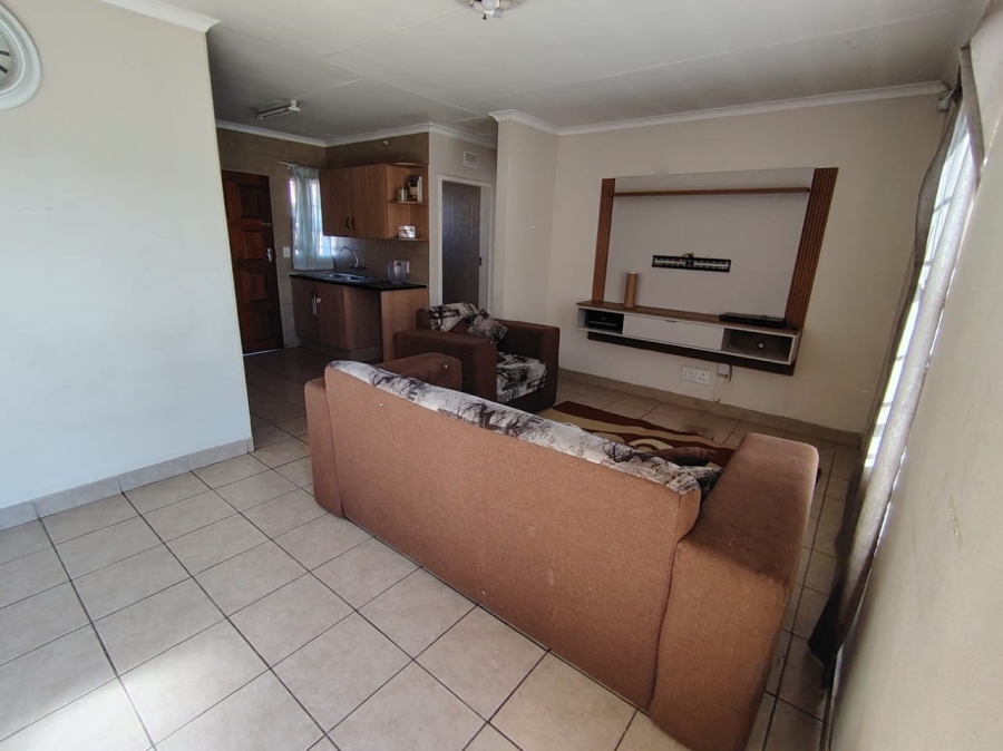 To Let 2 Bedroom Property for Rent in Thatch Hill Estate Gauteng