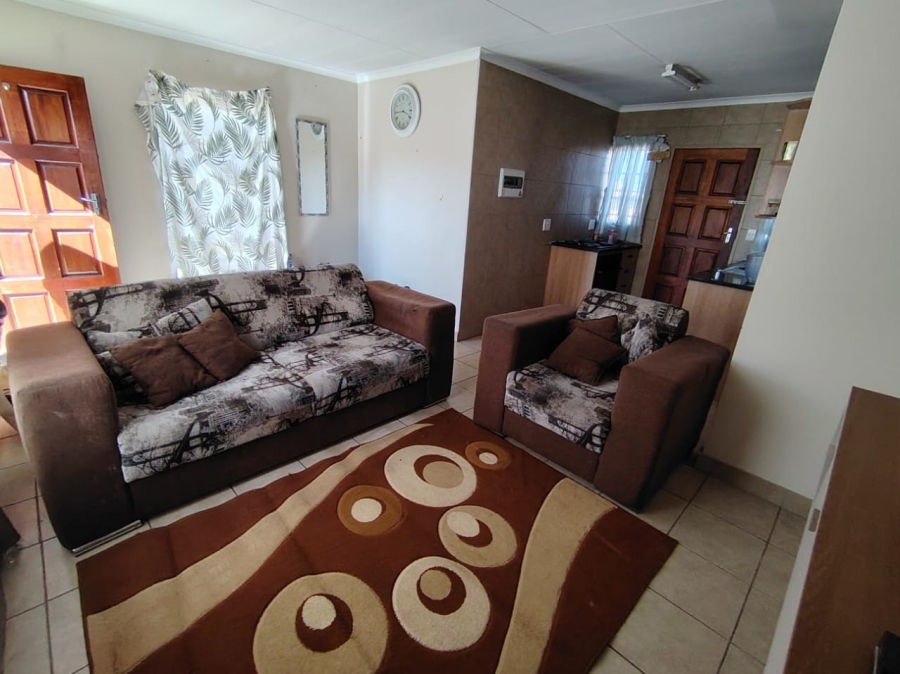 To Let 2 Bedroom Property for Rent in Thatch Hill Estate Gauteng